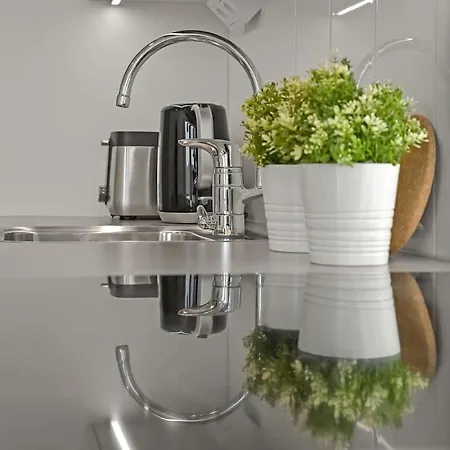 Kotimaailma - Kompakti Kaunis Yksioe Kahdelle, Leppaevaara Apartment Helsinki